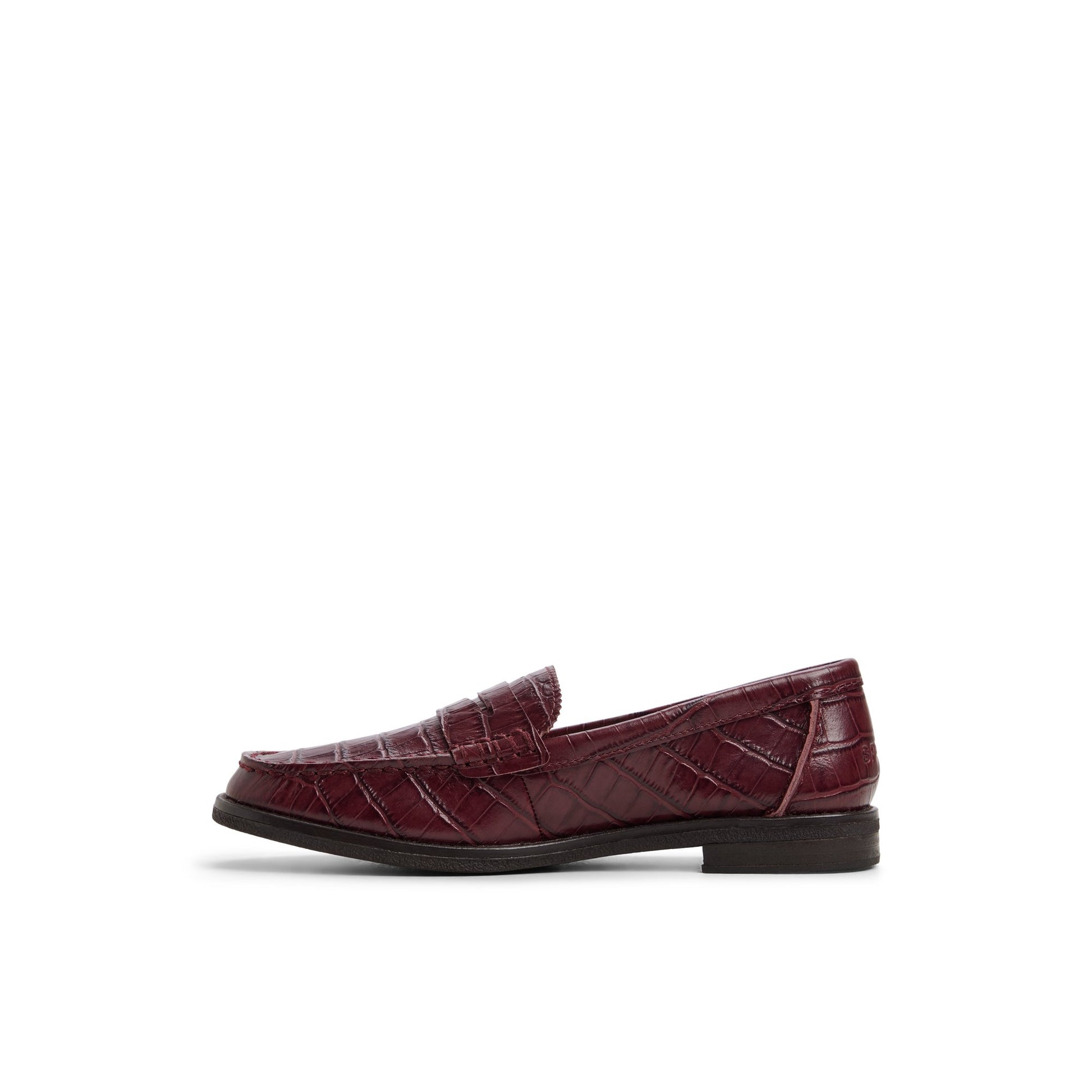 Three-quarter angle of Bordo Seaport Penny Loafer Penny Loafer's back side